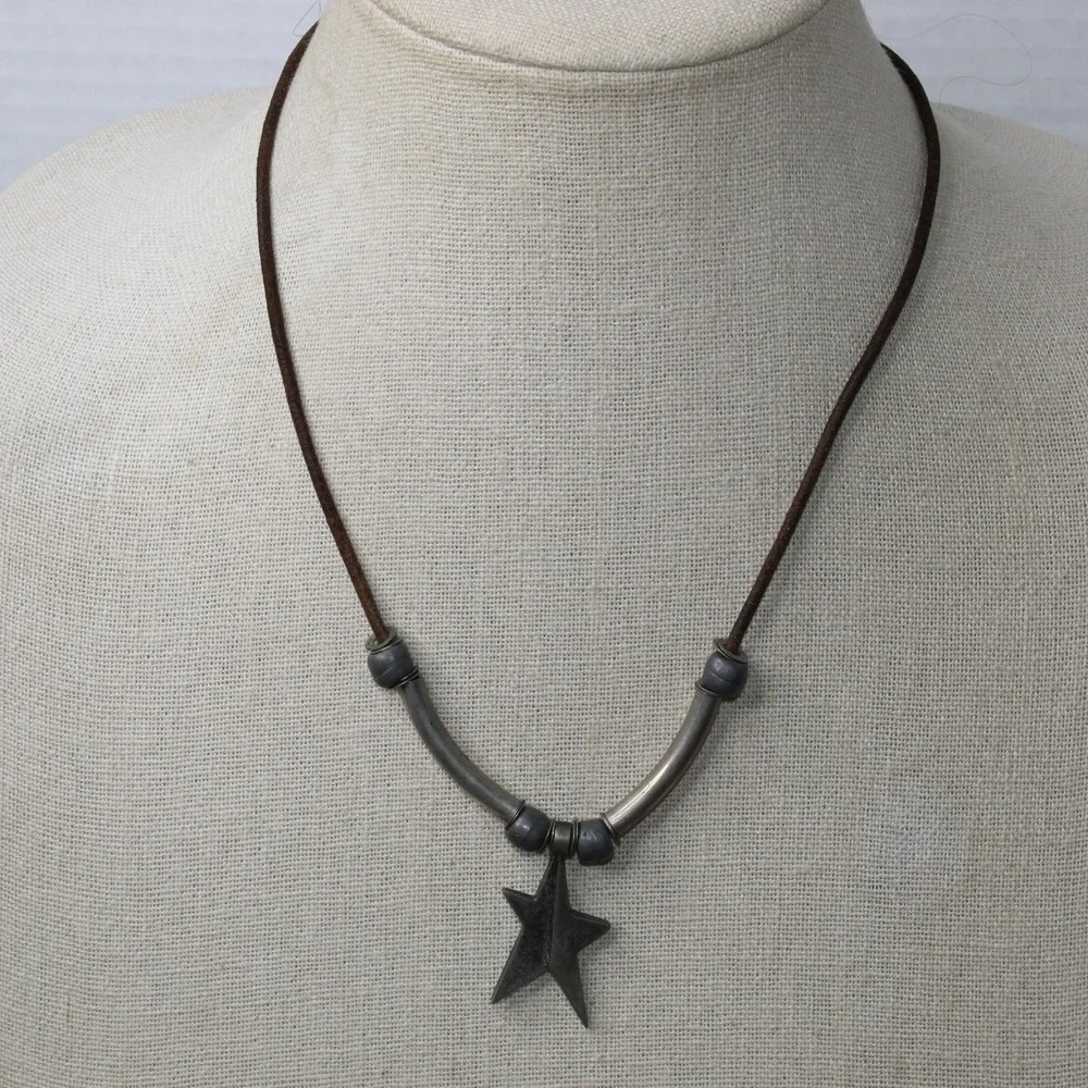 Vintage Star Pendant Leather Cord Necklace 18 Inch Brown Silver Tone Y2K Boho